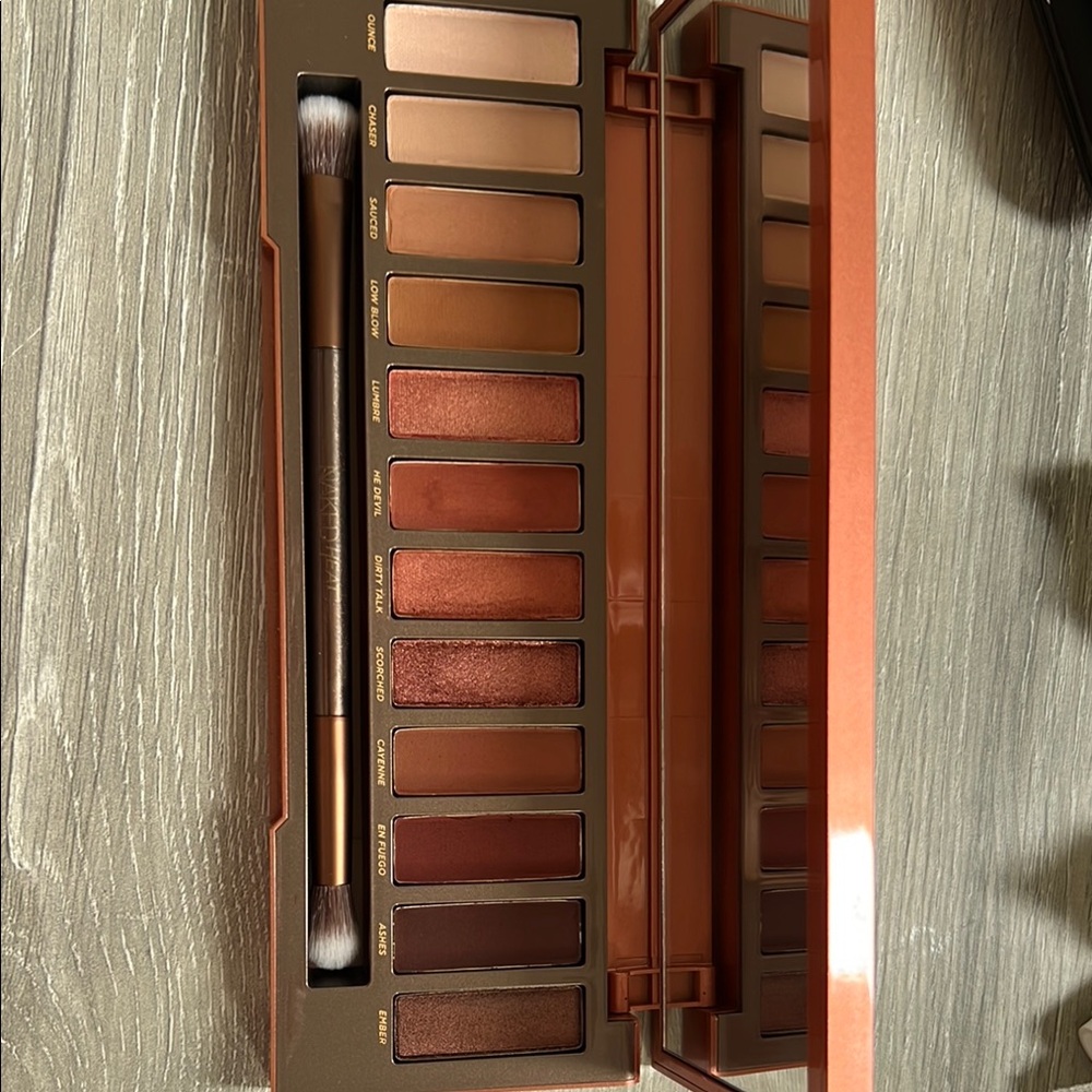 Urban Decay Naked Heat Eyeshadow Palette